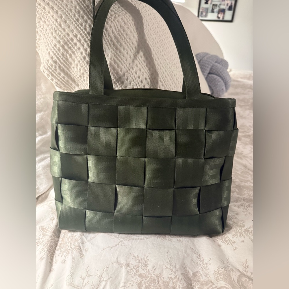 Y2K Green Harvey’s Seatbelt Bag
